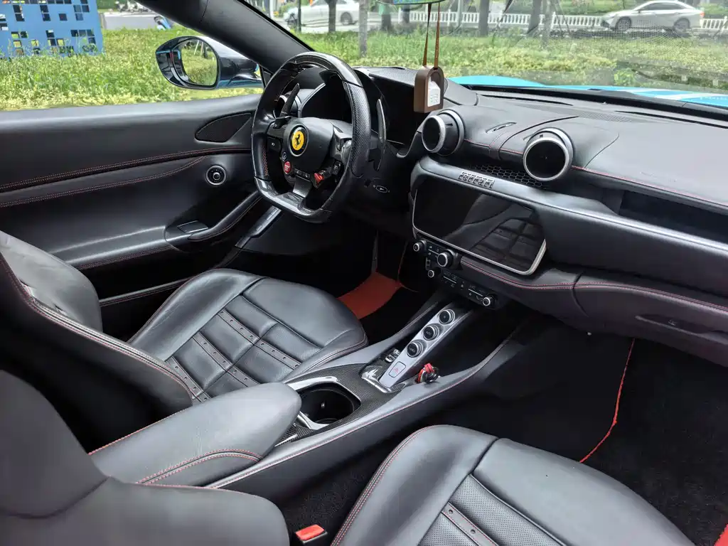 Ferrari Portofino 2019 — фото 15