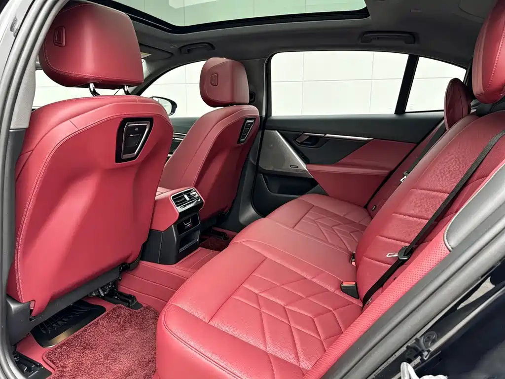 BMW 5 Series 2025 — фото 12