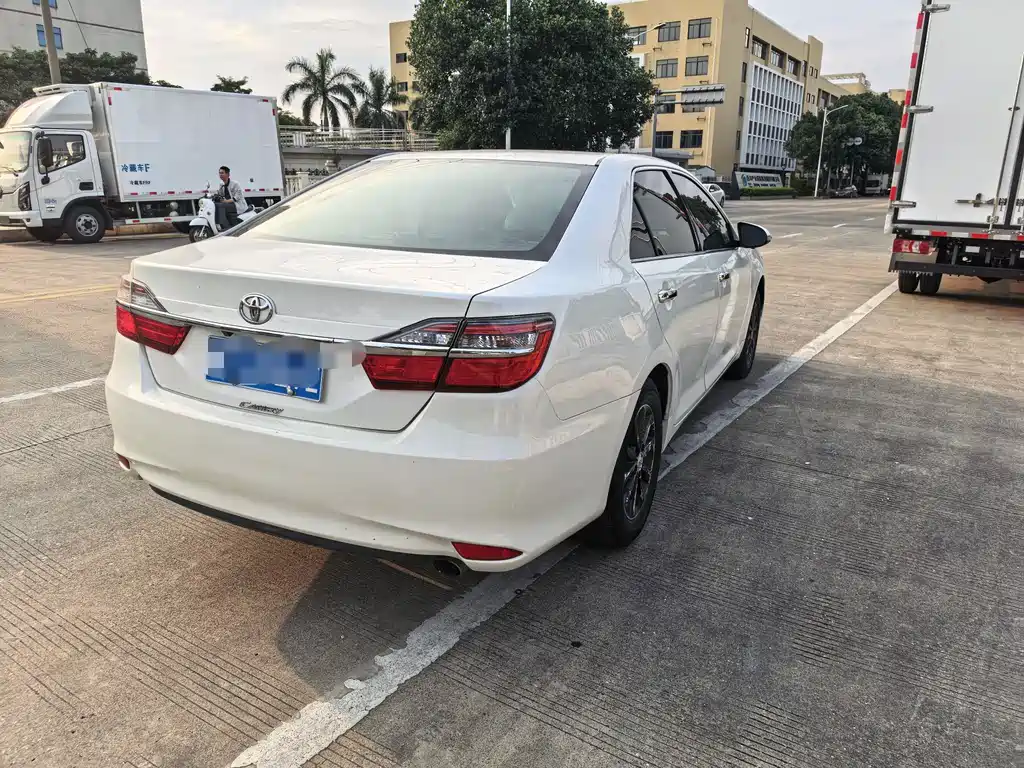 Toyota Camry 2015 — фото 11