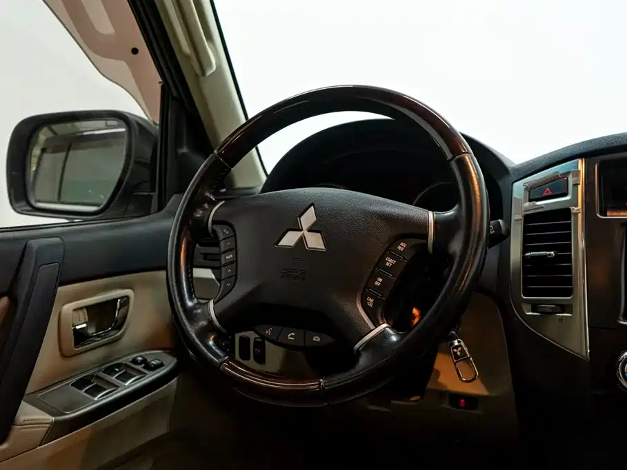 Mitsubishi Pajero 2019 — фото 18
