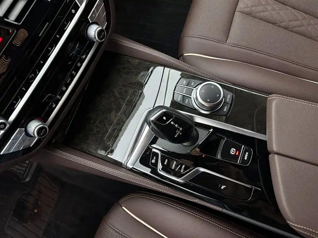 BMW 5 Series 2022 — фото 14