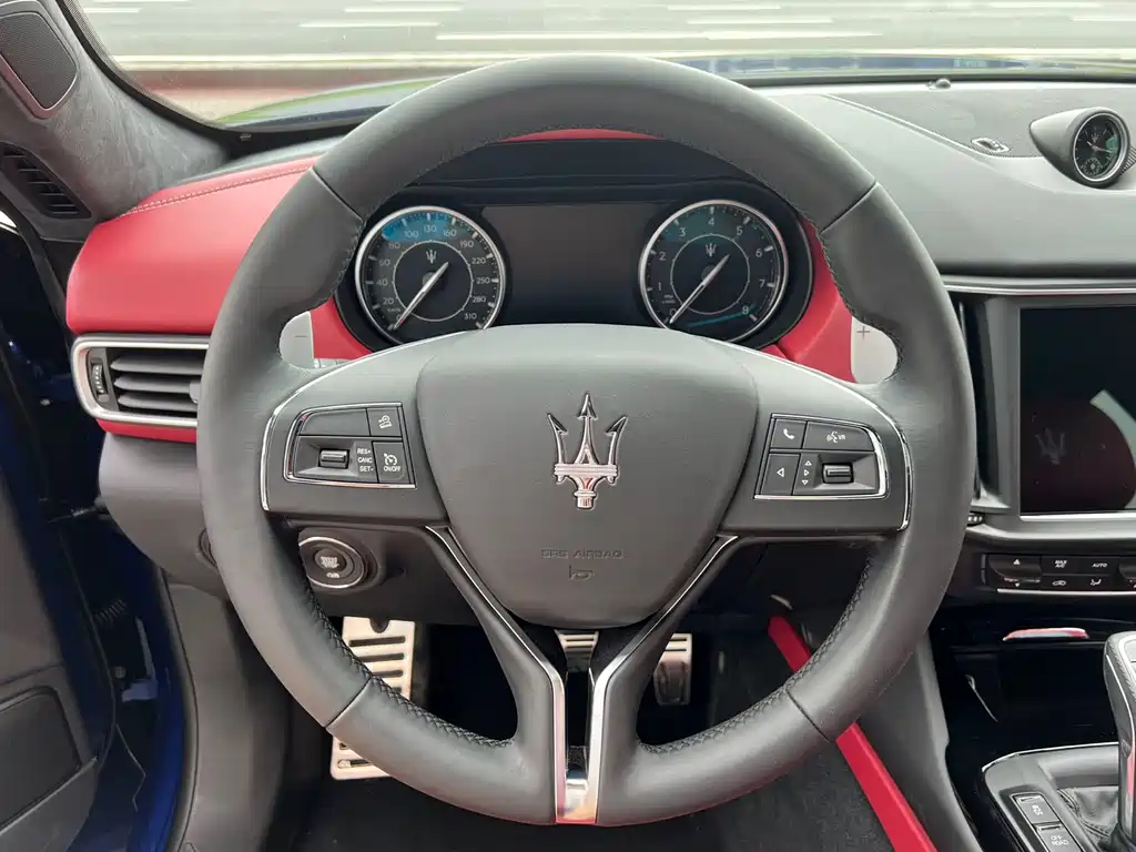Maserati Levante — фото 6