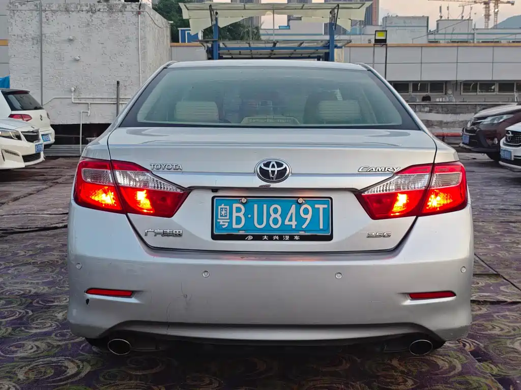 Toyota Camry 2013 — фото 5