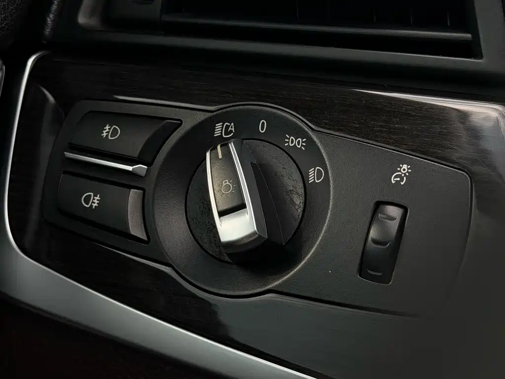 BMW 5 Series 2016 — фото 18
