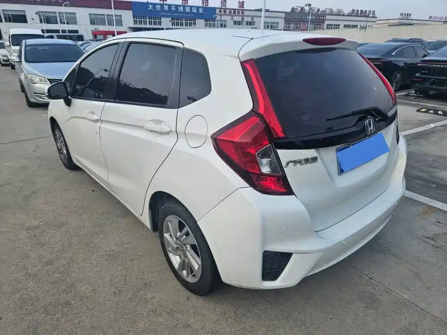 Honda Fit 2015 — фото 10
