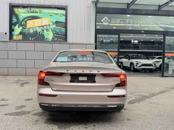 Volvo S60 2025