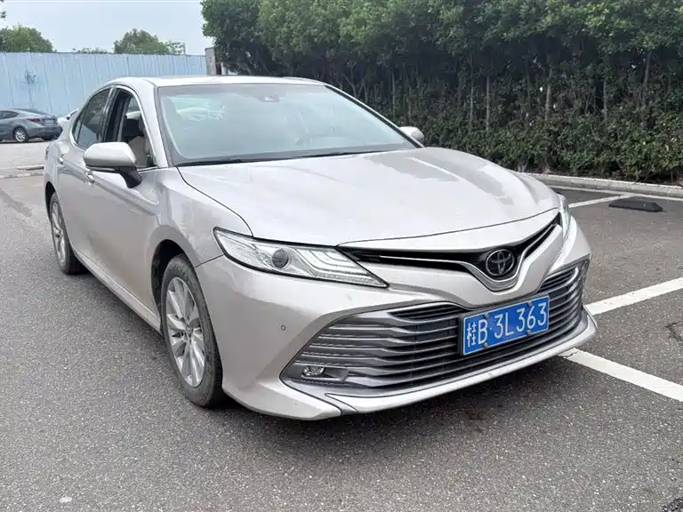 Toyota Camry 2019 — фото 3