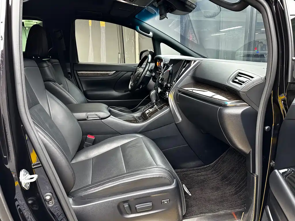 Toyota Alphard 2021 — фото 16