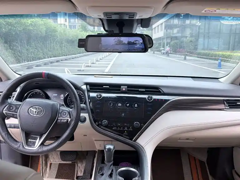 Toyota Camry 2019 — фото 8
