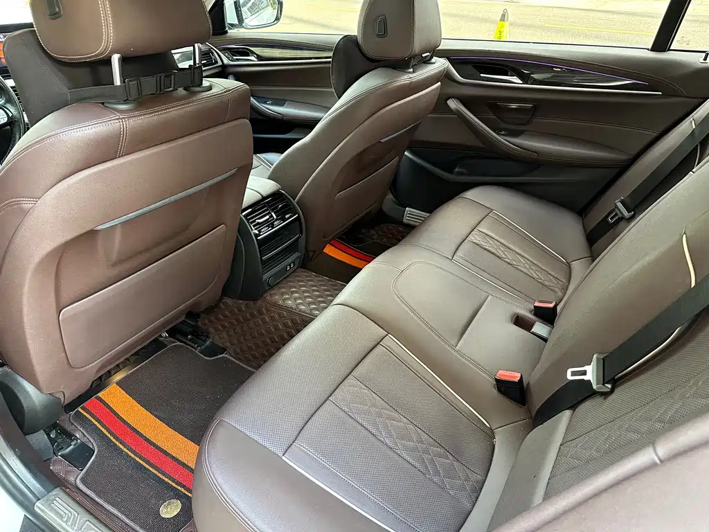 BMW 5 Series 2021 — фото 10
