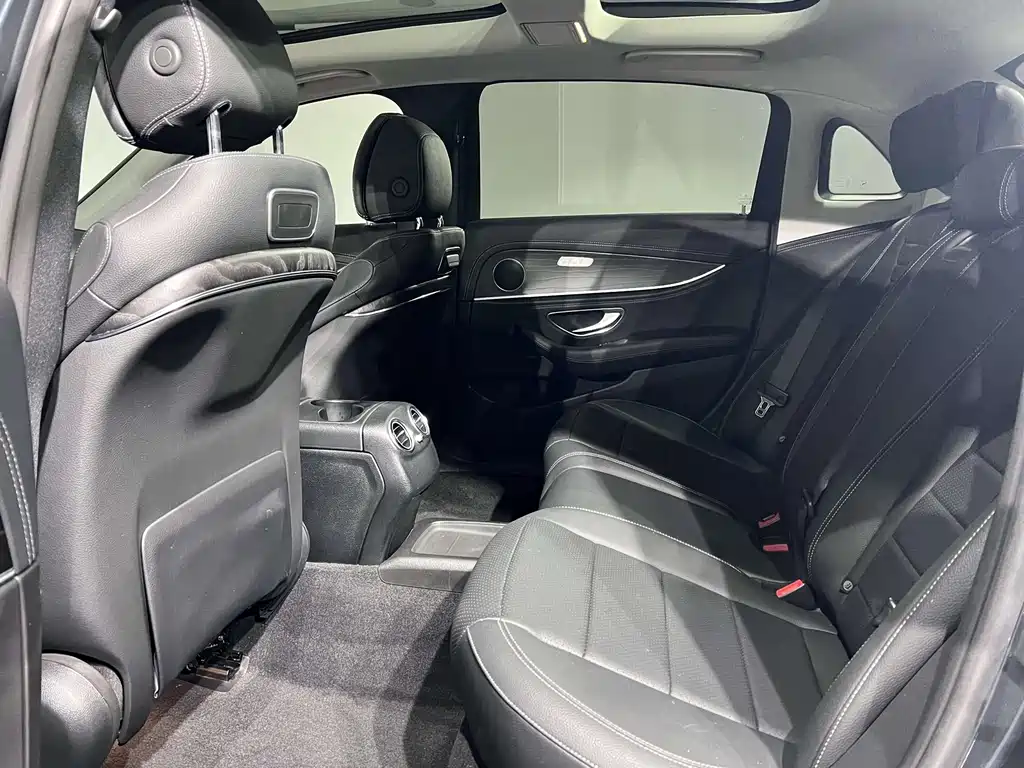 Mercedes-Benz E-Class 2019 — фото 10