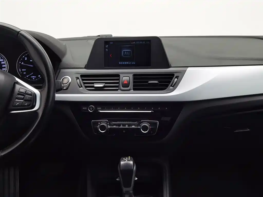 BMW 1 Series 2019 — фото 12