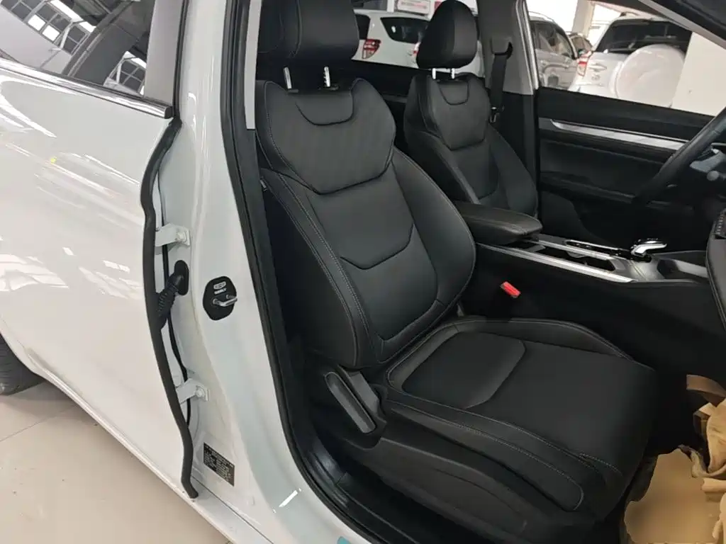 Geely L HiP 2023 — фото 25