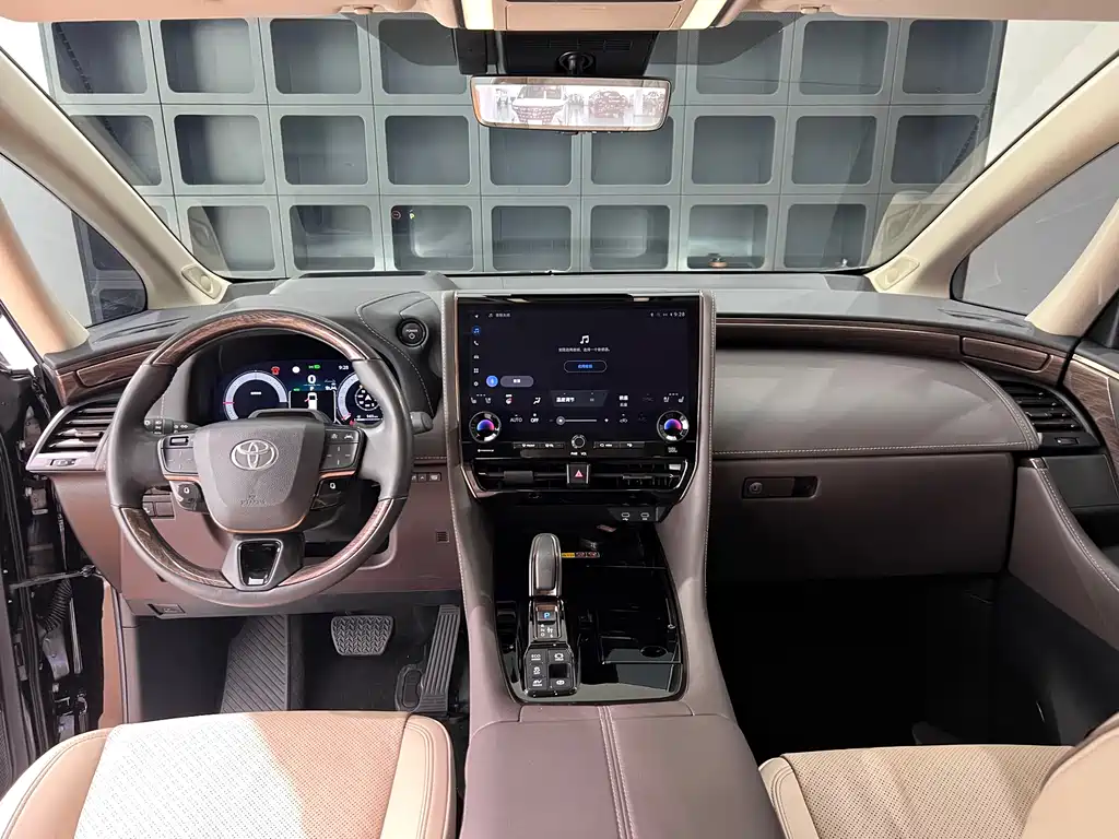 Toyota Alphard 2023 — фото 26