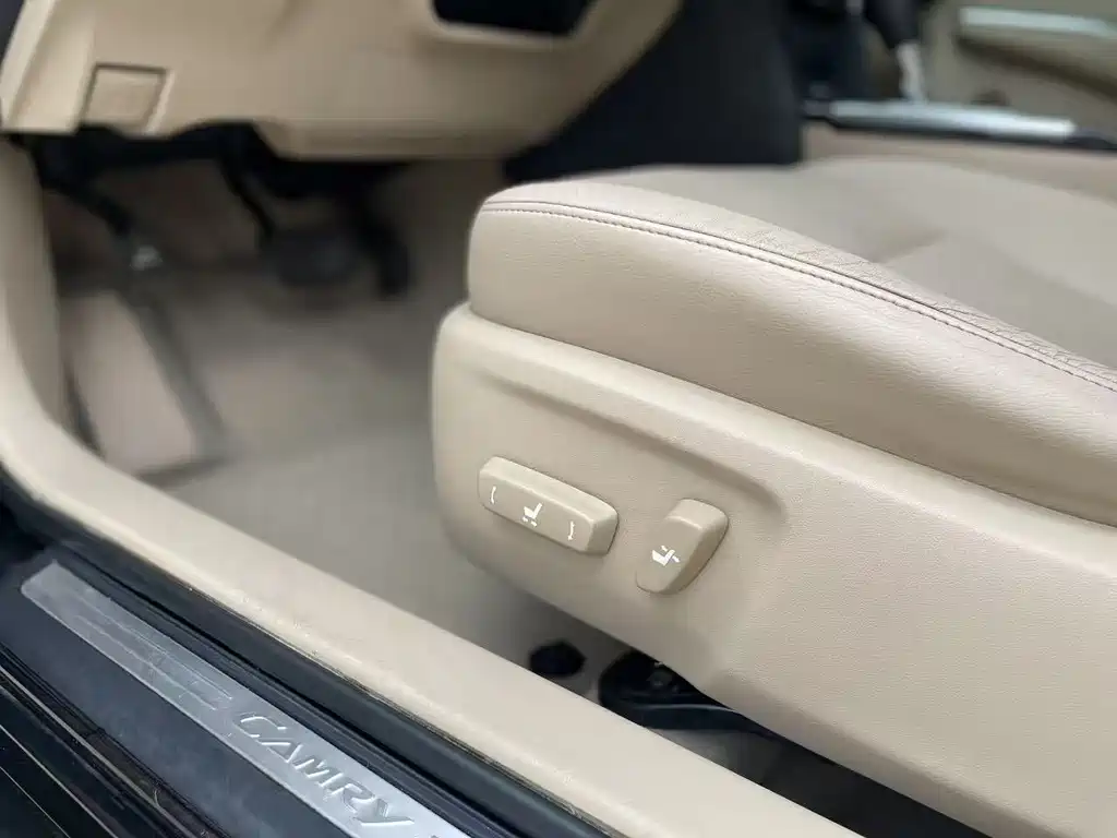 Toyota Camry 2015 — фото 18