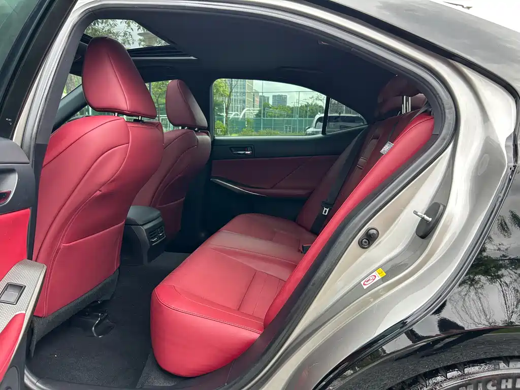 Lexus IS 2016
