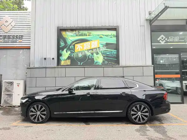 Volvo S90 2025