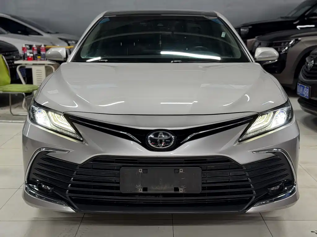 Toyota Camry 2021 — фото 2