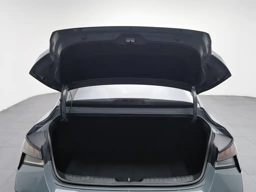 Hyundai Elantra 2022 — фото 16