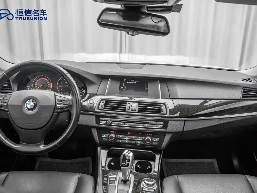 BMW 5 Series 2016 — фото 12