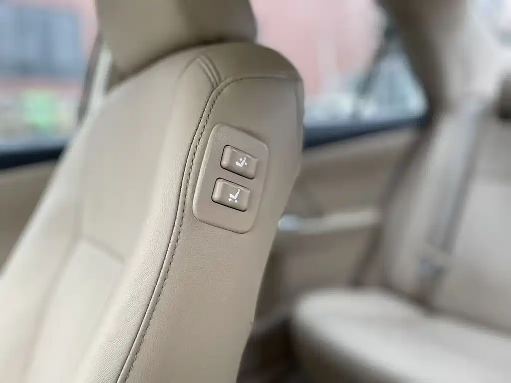 Toyota Camry 2015 — фото 19