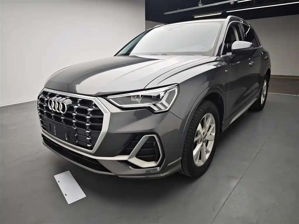 Audi Q3 2019 — фото 1
