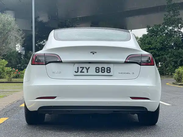 Tesla Model 3 2023