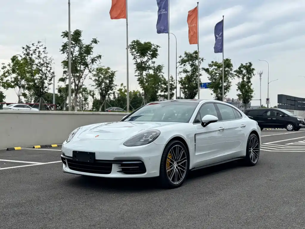 Porsche Panamera 2020 — фото 1