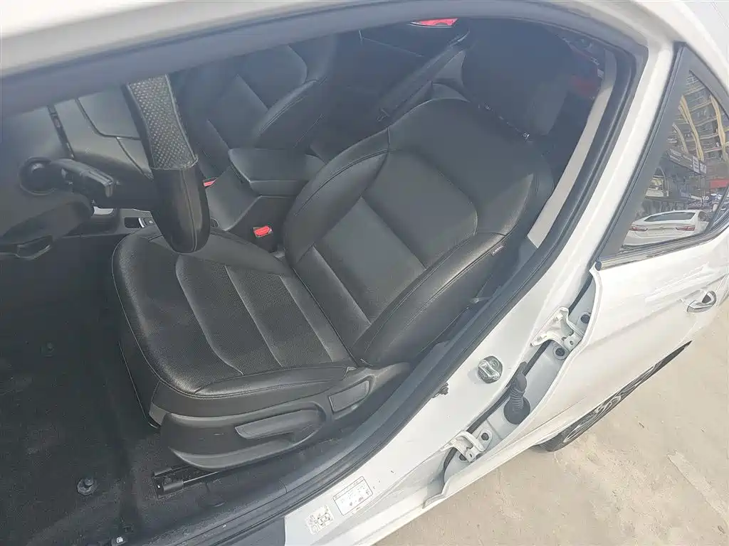 Hyundai Elantra 2019 — фото 15