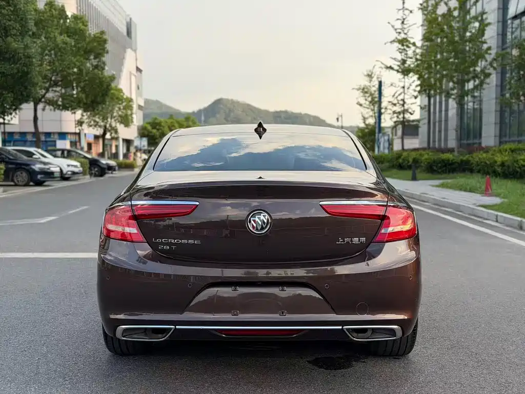 Buick LaCrosse 2018 — фото 15