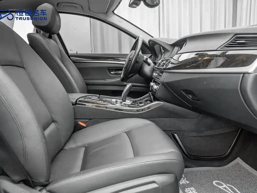 BMW 5 Series 2016 — фото 14