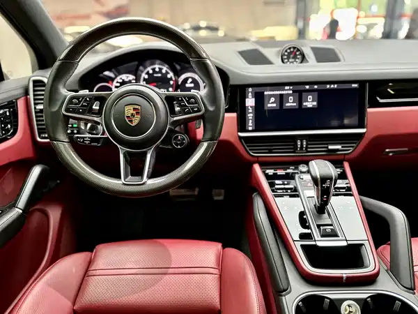 Porsche Cayenne 2021