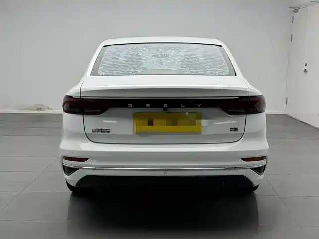 Geely Emgrand 2024