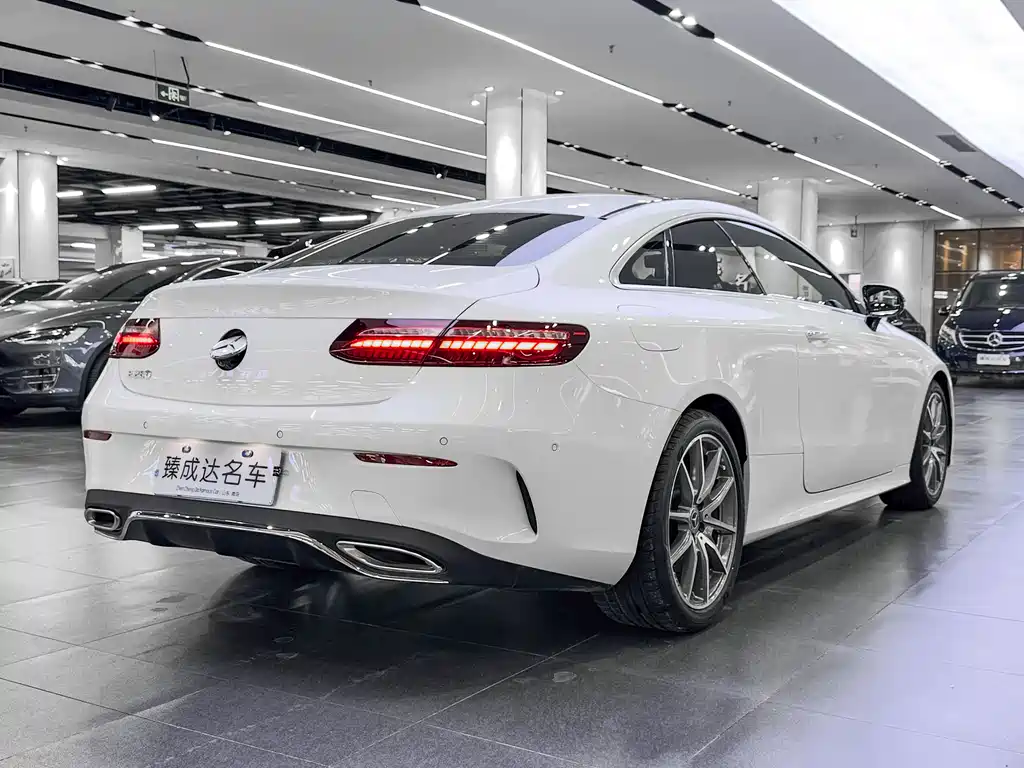 Mercedes-Benz E-Class 2022 — фото 4