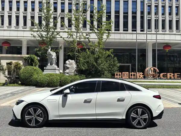 Mercedes-Benz EQE 2025