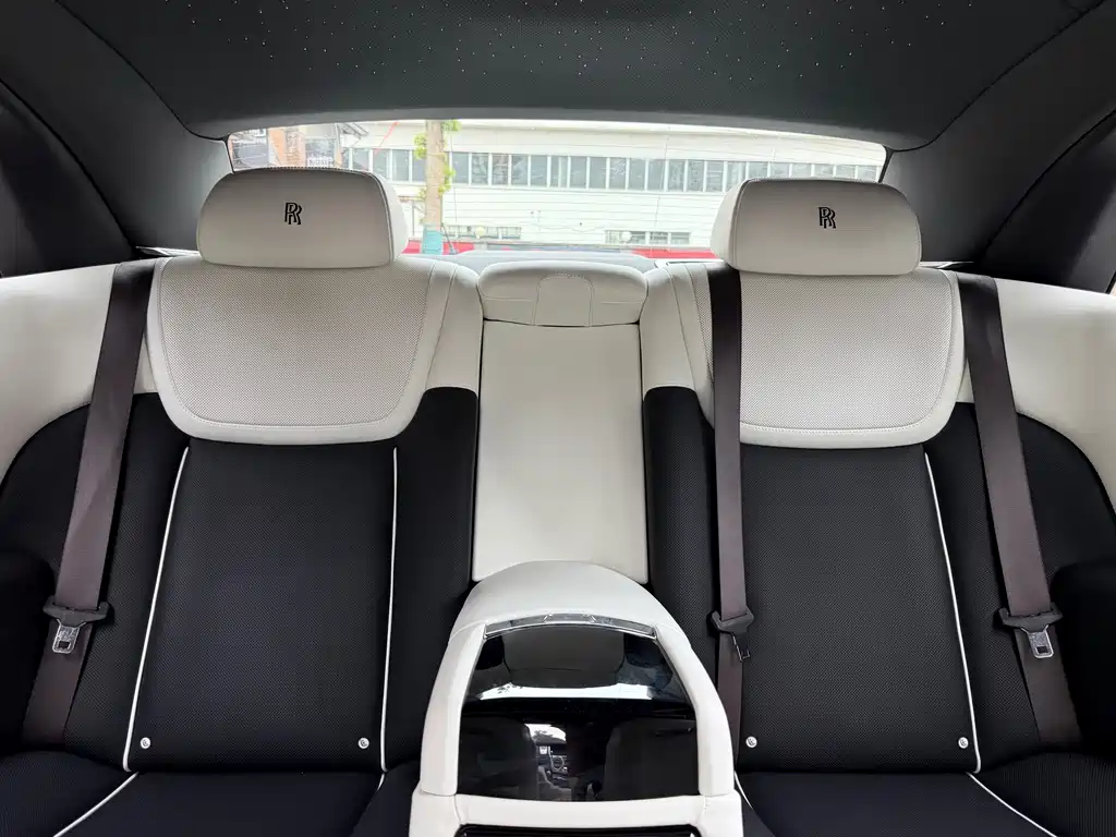 Rolls-Royce Ghost 2018 — фото 13