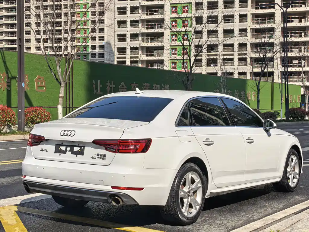 Audi A4L 2018 — фото 14