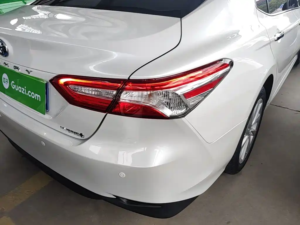 Toyota Camry 2023 — фото 8