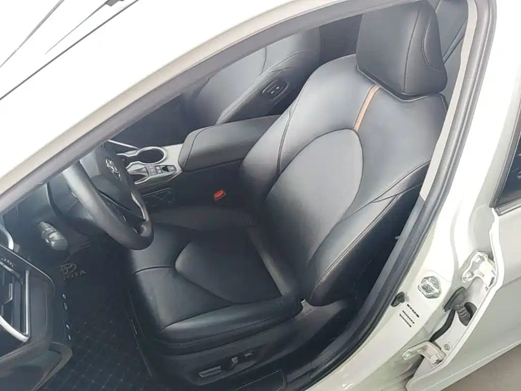 Toyota Camry 2023 — фото 15
