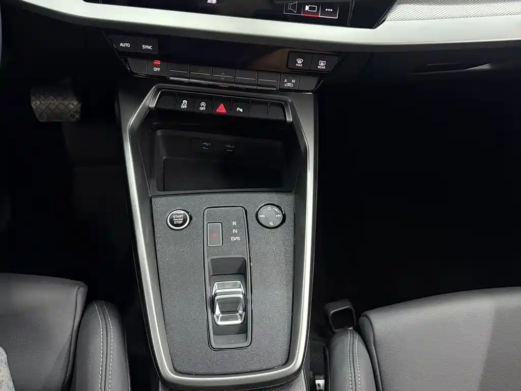 Audi A3 2023 — фото 12