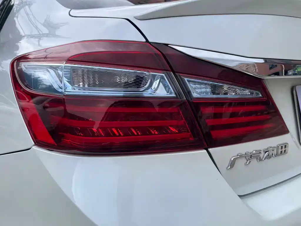 Honda Accord 2018 — фото 17