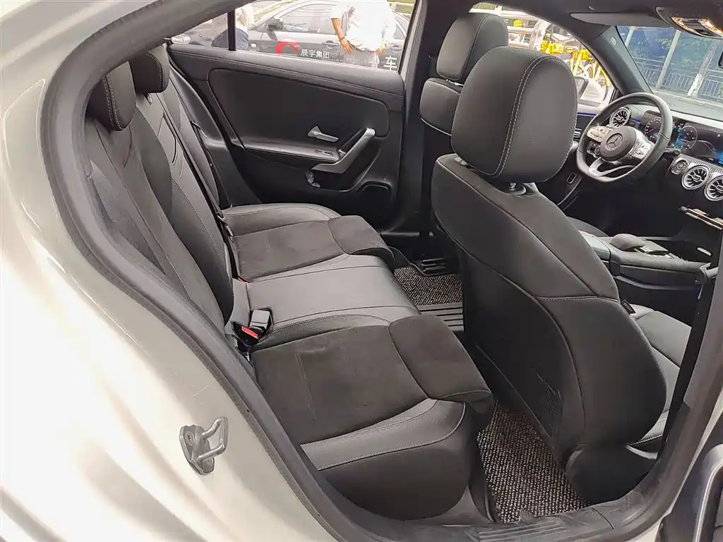Mercedes-Benz A-Class 2023 — фото 11
