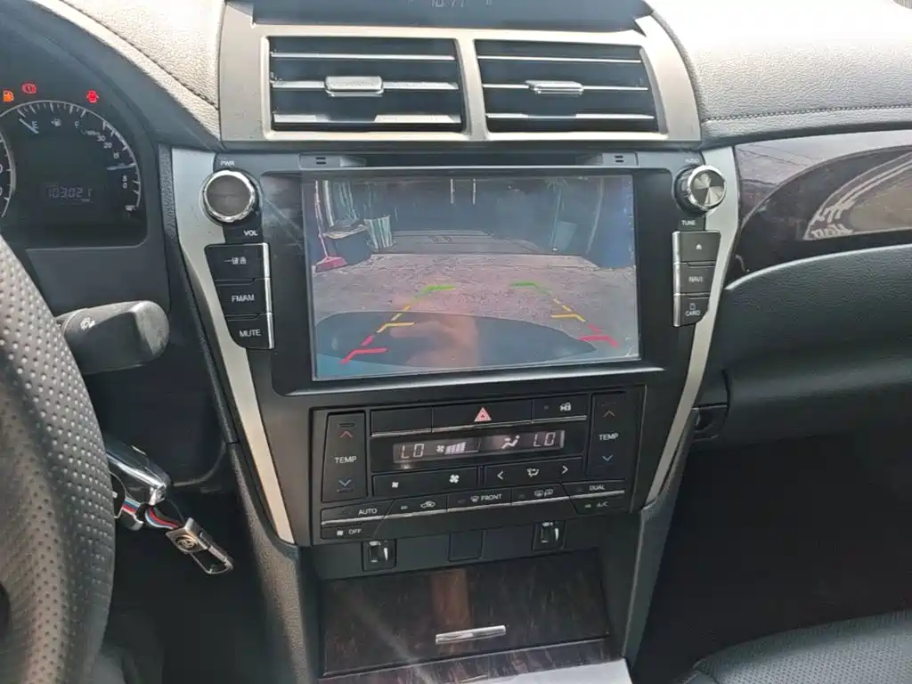 Toyota Camry 2015 — фото 13