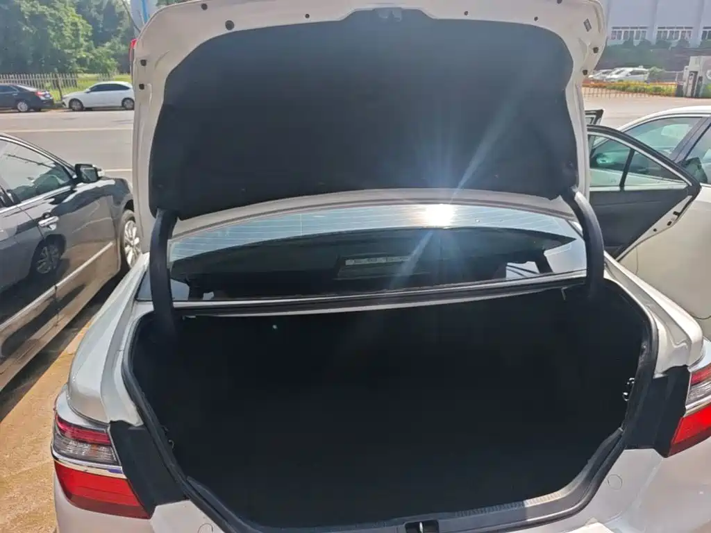 Toyota Camry 2015 — фото 19