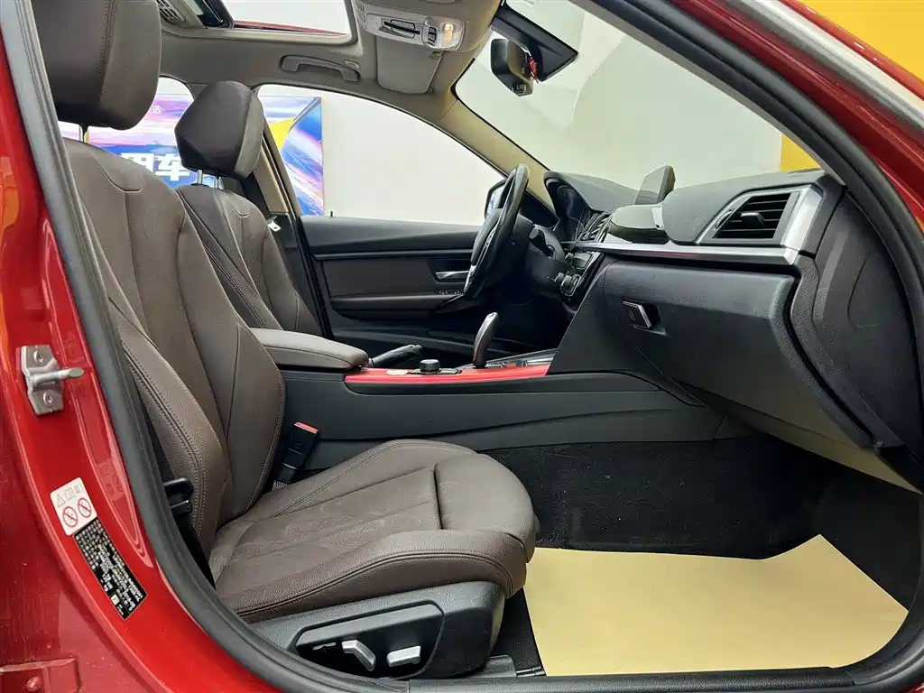 BMW 3 Series 2018 — фото 19