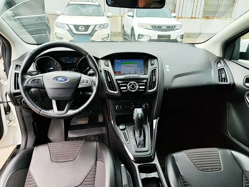 Ford Focus 2020 — фото 10
