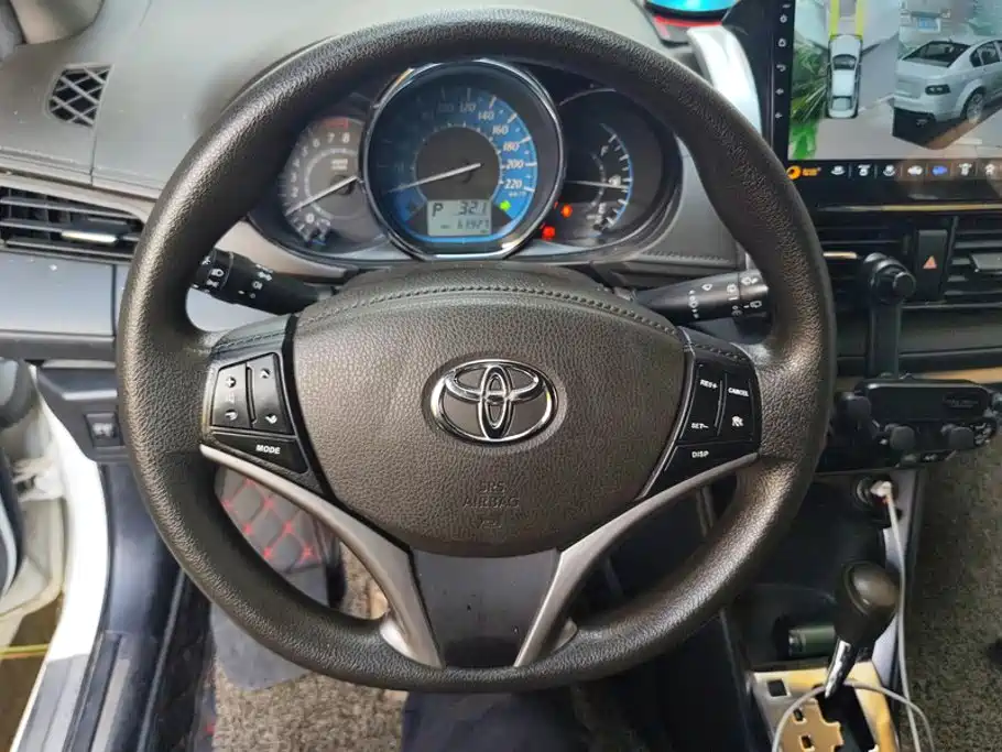 Toyota Yaris L 2015 — фото 15