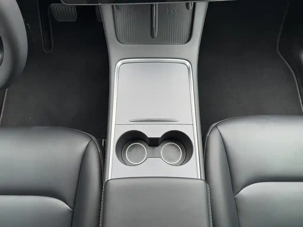 Tesla Model Y 2022 — фото 13