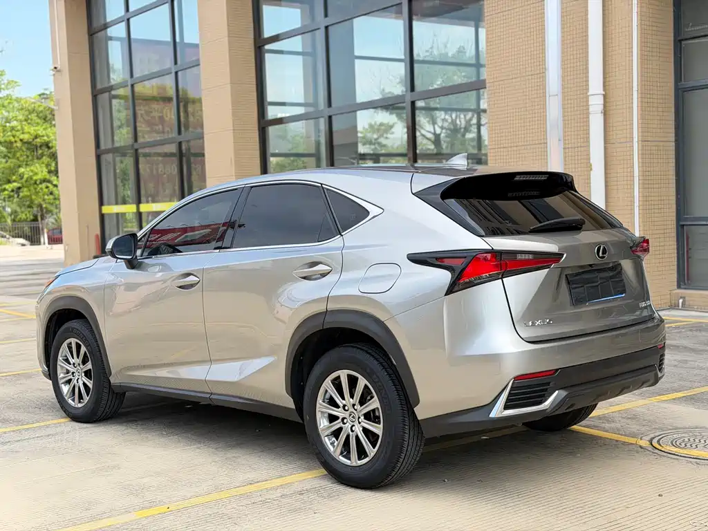 Lexus NX 2021