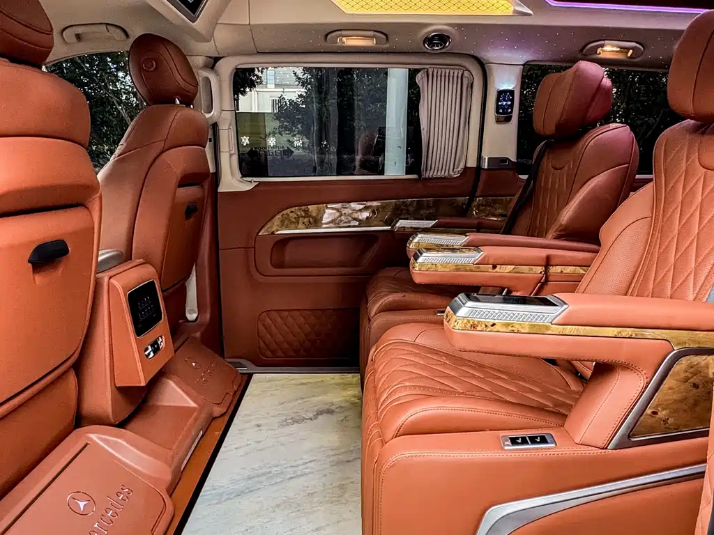 Mercedes-Benz V-Class 2023 — фото 9